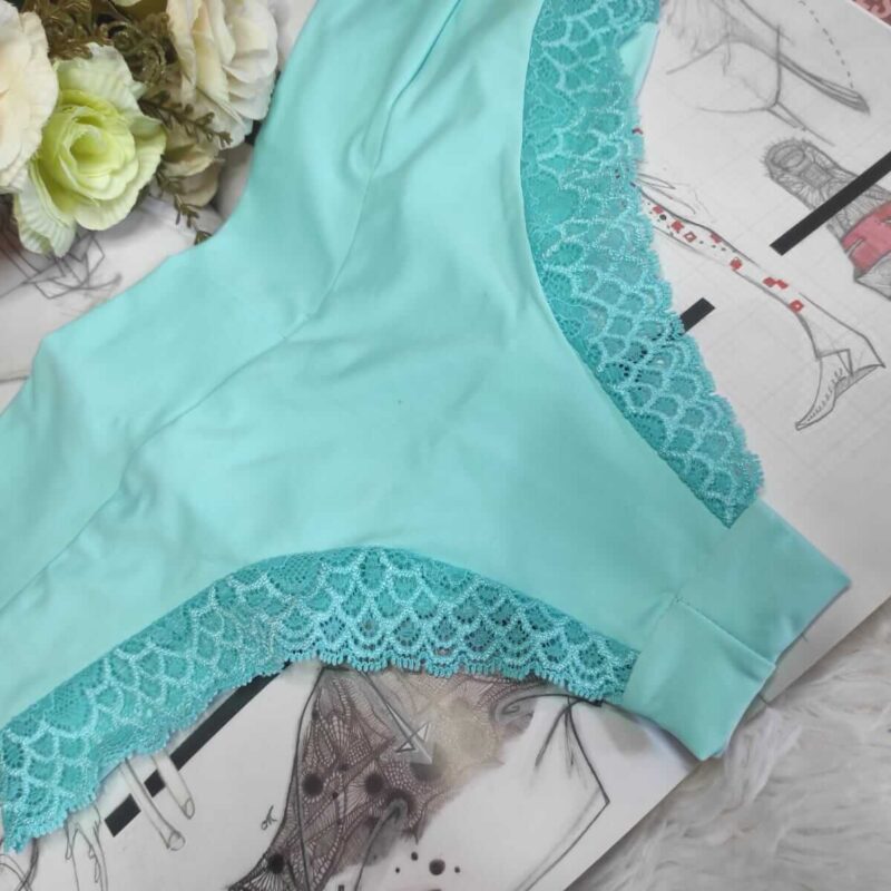 Calcinha bom renda na perna